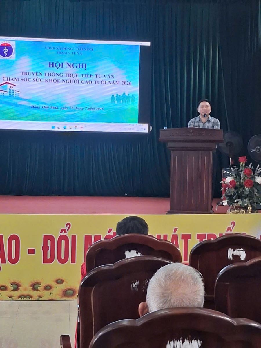 ĐÔNG THÁI NINH SÔI NỔI HOẠT ĐỘNG KHÁM, TƯ VẤN VÀ TRUYỀN THÔNG CHĂM SÓC SỨC KHỎE NGƯỜI CAO TUỔI