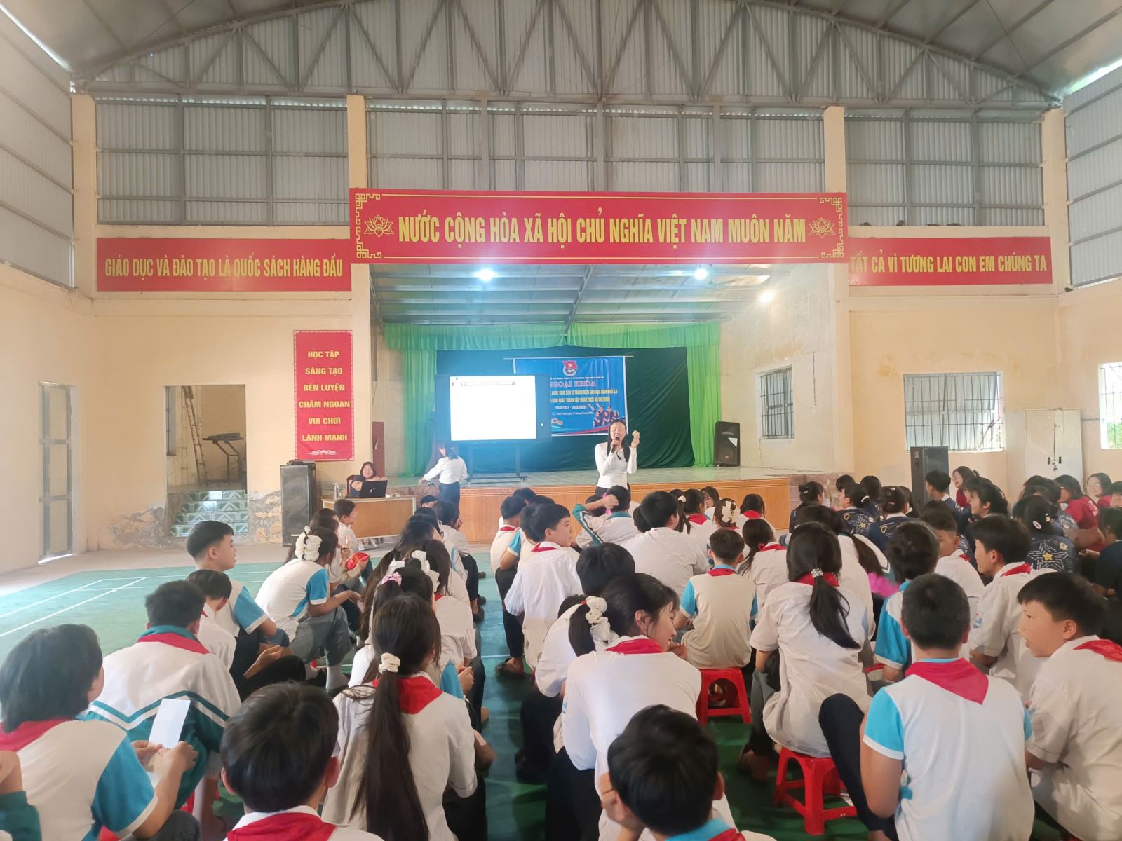 Sôi nổi hoạt động truyền thông chăm sóc sức khỏe sinh sản vị thành niên hưởng ứng 95 năm Ngày thành lập Đoàn TNCS Hồ Chí Minh tại xã Tây Thái Ninh tỉnh Hưng Yên